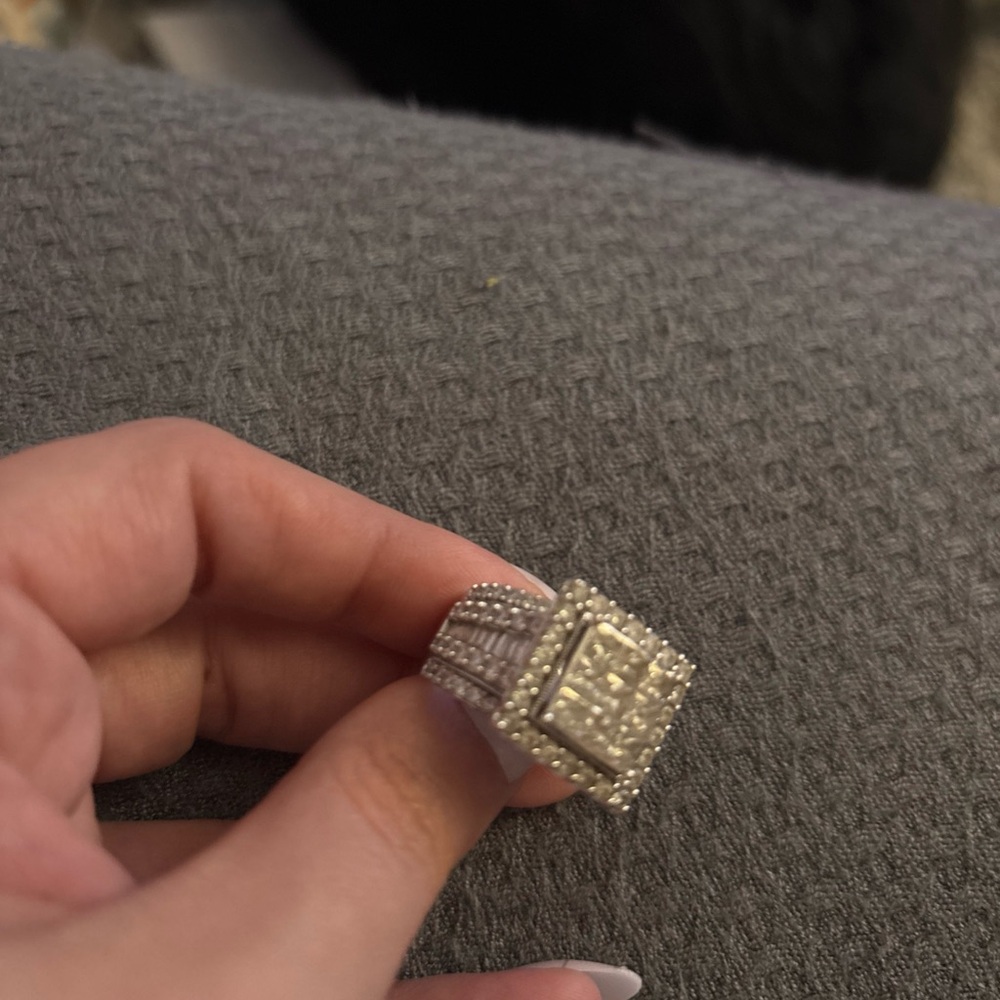 Kay Jewelers 4ct 10kWG SZ 5.75 Ring Genuine Diamonds EUC *NO TRADES* - Picture 3 of 4